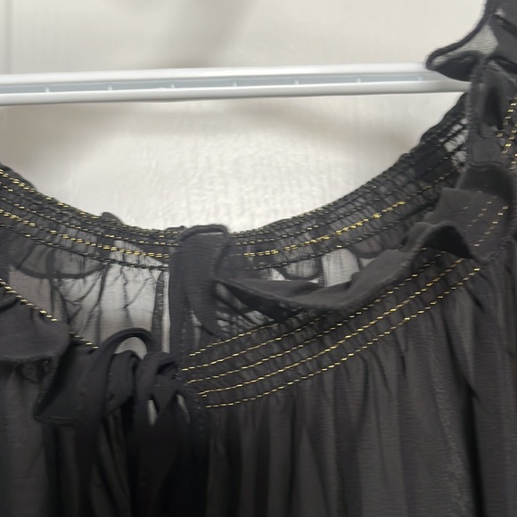 Ladies top - Picture 2 of 5